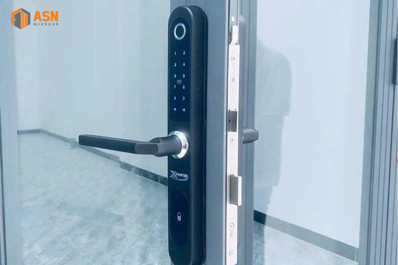 Khóa vân tay cửa nhôm kính