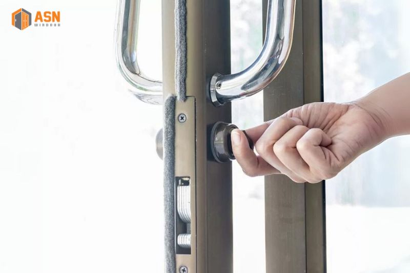 Cách mở khóa cửa nhôm Xingfa
