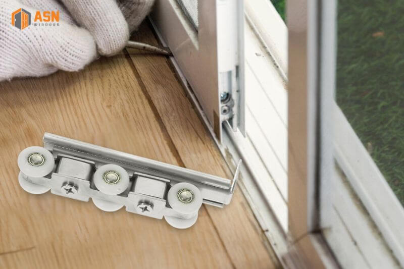 Cách thay bánh xe cửa lùa nhôm Xingfa