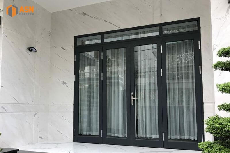 kích thước cửa chính 4 cánh nhà ống 4m